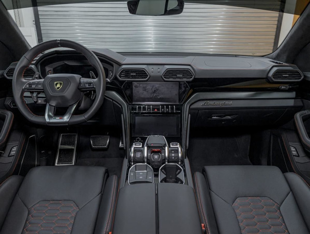 LAMBORGHINI URUS S * 657 HP * NOIR INTÉRIEUR NOIR in Cars & Trucks in Laurentides - Image 2
