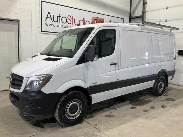 Mercedes-Benz Fourgonnettes de chargement Sprinter 2500 PA 144 p in Cars & Trucks in Laval / North Shore