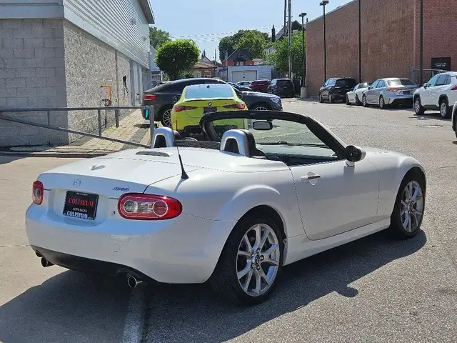 2013 Mazda MX-5 GT-HARD TOP CONVERTIBLE-6 SPEED dans Autos et camions dans Ville de Toronto - Image 11