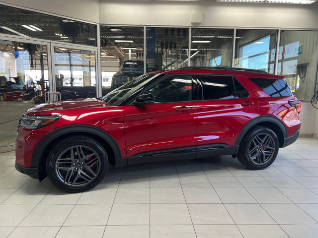 2025 Ford Explorer ST Ford Explorer ST 7 passagers AWd cuir toit in Cars & Trucks in Longueuil / South Shore - Image 2