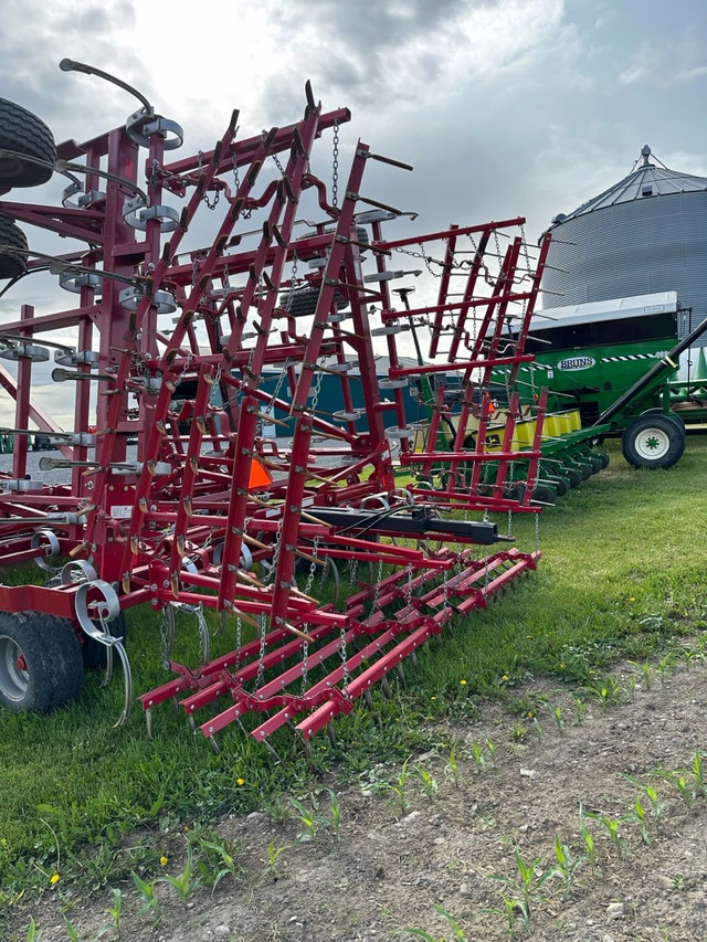 2015 Kongskilde 30FT Spike Thooth Harrow For All Culivators in Farming Equipment in Ottawa - Image 2