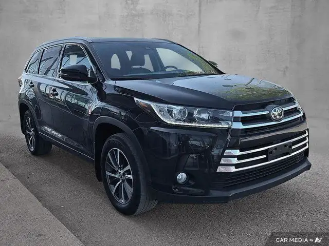 2017 Toyota Highlander XLE in Cars & Trucks in Ottawa - Image 9