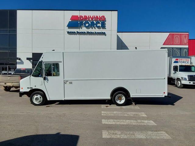 2022 Ford F-59 Commercial Stripped Chassis 208" WB, P1000 18ft U in Cars & Trucks in Calgary - Image 2