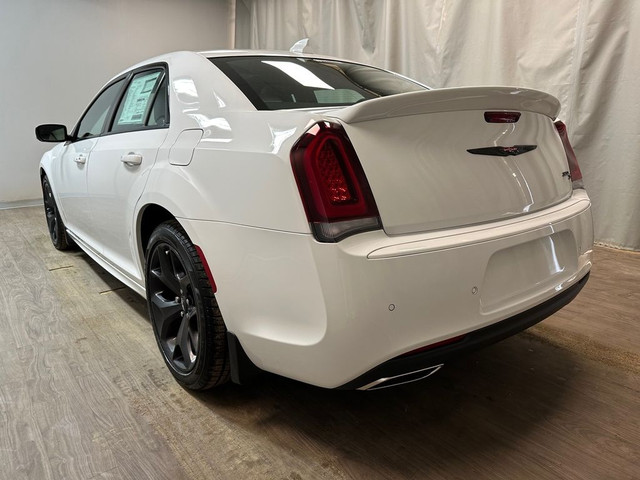 2023 Chrysler 300 S RWD 5.7L HEMI V8 | NAPPA HEATED + COOLED LEA in Cars & Trucks in Moose Jaw - Image 4