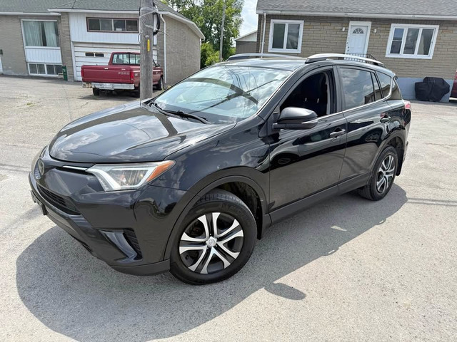 2017 Toyota RAV4 LE / ALL WHEEL DRIVE / TWO KEYS! NICE SUV in Cars & Trucks in Ottawa