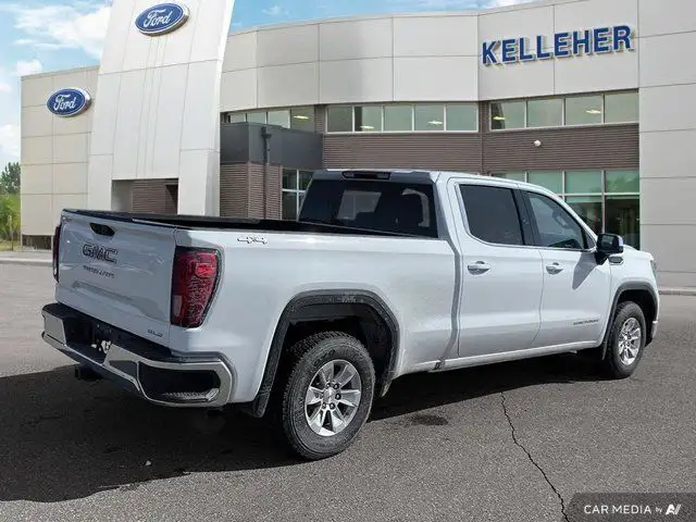 2023 GMC Sierra 1500 SLE Crew Cab 4x4 | Clean Carfax in Cars & Trucks in Brandon - Image 6