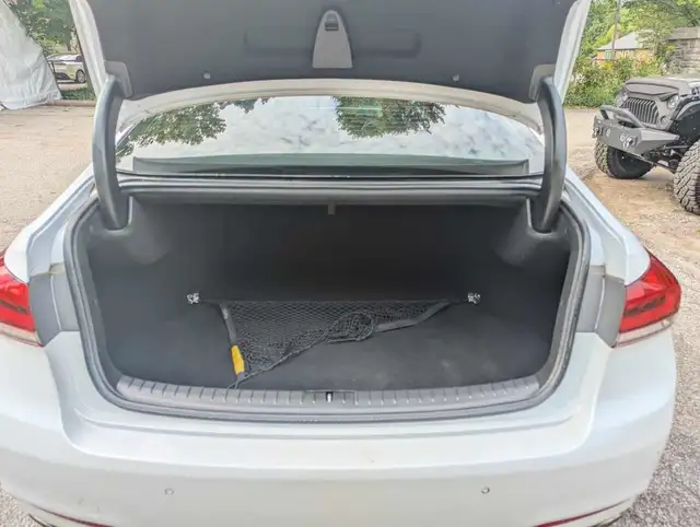 2015 Hyundai Genesis Ultimate dans Autos et camions dans London - Image 19