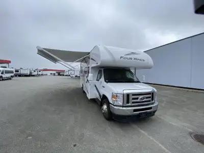Thor Motor Coach Four Winds Class C gas motorhome 25V highlights: Convertible Twin Beds Dream Dinett...