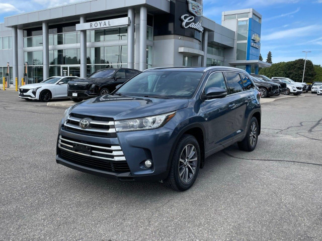 2017 Toyota Highlander in Cars & Trucks in Oakville / Halton Region