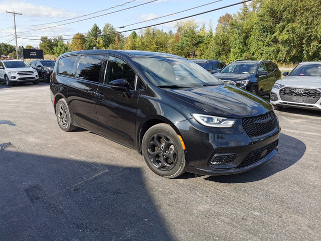 2022 Chrysler Pacifica Hybrid Limited in Cars & Trucks in Belleville - Image 3