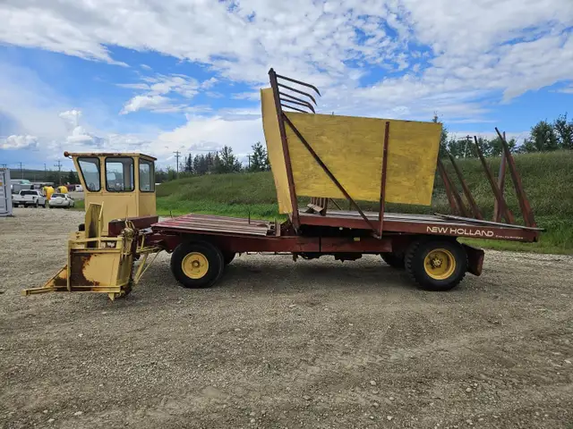 New Holland Square Bale Stackliner 1047 in Farming Equipment in Grande Prairie - Image 7