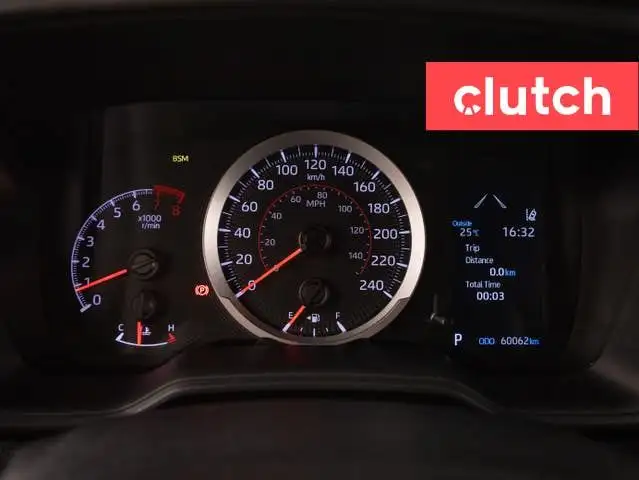2021 Toyota Corolla SE w/ Apple CarPlay & Android Auto, Heated F dans Autos et camions dans Ottawa - Image 24
