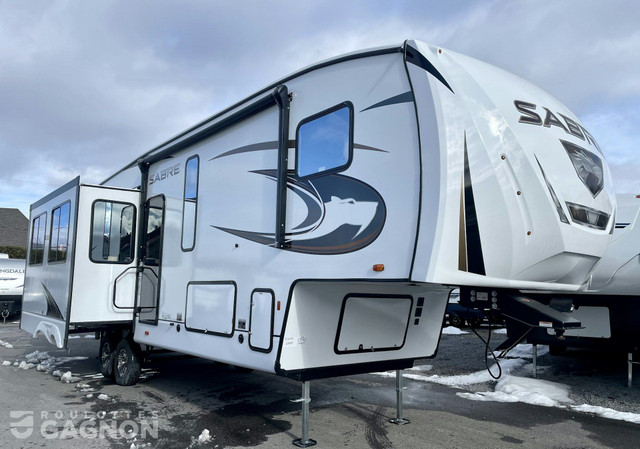 2024 Sabre 32 BHT Fifth Wheel in Travel Trailers & Campers in Lanaudière