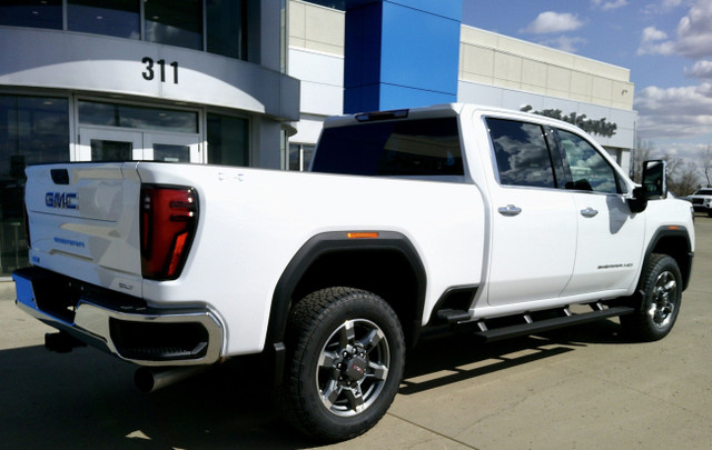 2025 GMC Sierra 2500HD SLT 4WD in Cars & Trucks in Regina - Image 2