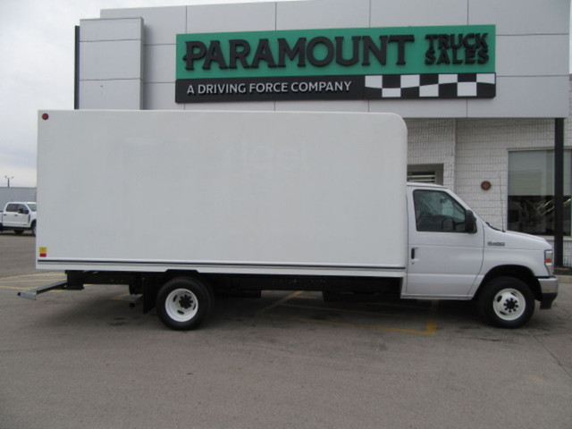 2022 Ford E-450 16FT CUBE VAN WITH ROLLOUT RAMP in Cars & Trucks in Oakville / Halton Region - Image 2