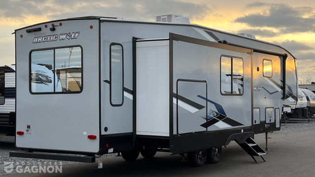 2023 Arctic Wolf 3550 Suite Fifth Wheel in Travel Trailers & Campers in Lanaudière - Image 4