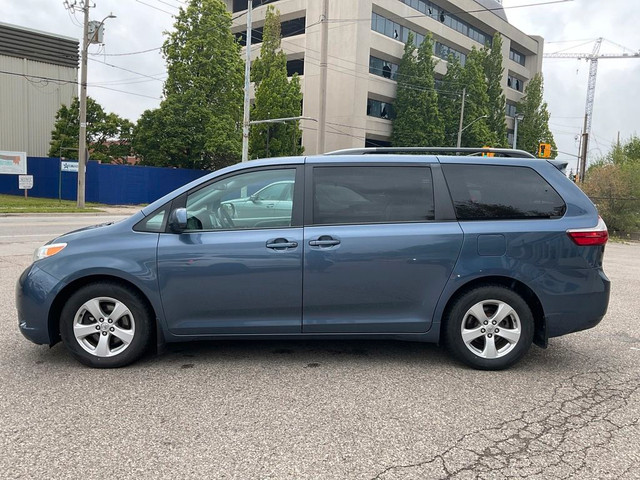 2017 Toyota Sienna LE 8-Passenger - ALLOYS! BACK-UP CAM! PWR DOO in Cars & Trucks in Kitchener / Waterloo - Image 4