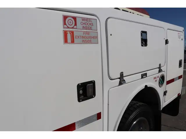 2015 Dodge RAM 4500 CREW DUALLY 6.7L CUMMINS 4X4, SERVICE BODY & in Cargo & Utility Trailers in Winnipeg - Image 28