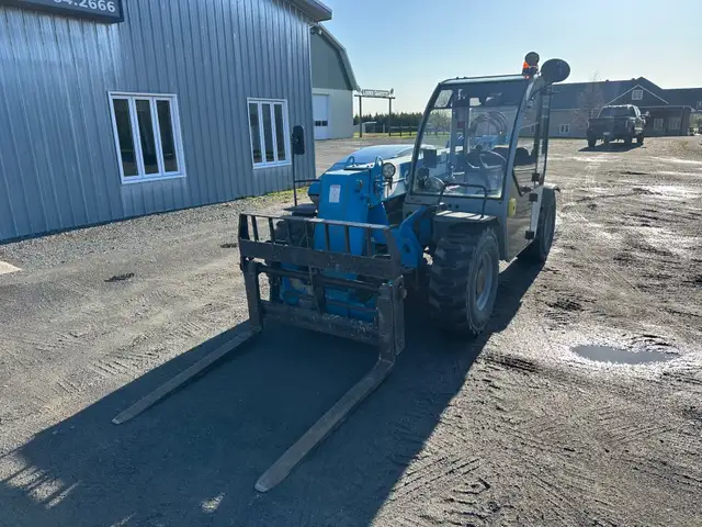 2015 GENIE GTH-5519 Lift Télescopique Chariot Élévateur - in Heavy Equipment in Victoriaville - Image 3