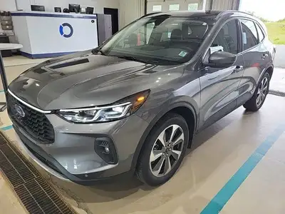 Come see this certified 2024 Ford Escape Platinum AWD | Vista Roof | Class II Tow Pkg | Leather | Ad...