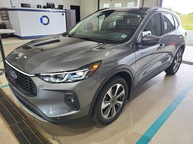 2024 Ford Escape Platinum AWD | Vista Roof | Class II Tow Pkg in Cars & Trucks in Guelph