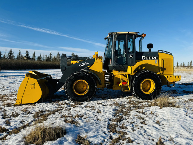 DEERE 624K LOADER  in Heavy Equipment in Calgary - Image 3