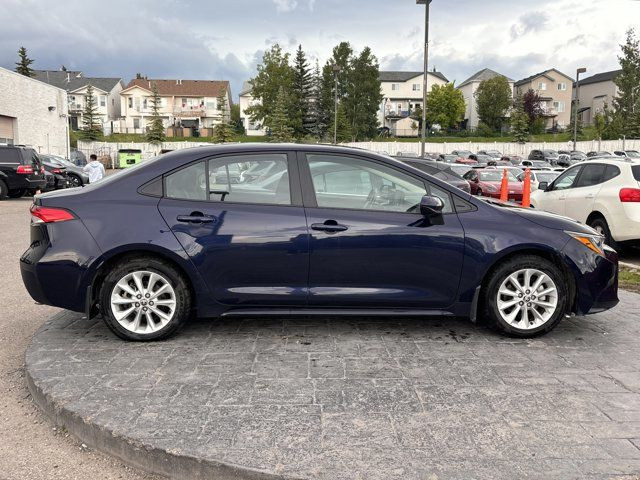 2022 Toyota Corolla LE | No Accidents| Premium Mats | BlindSpot in Cars & Trucks in Calgary - Image 3