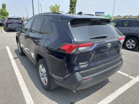 PRIX ET QUALITÉ IMBATTABLE venez découvrir notre TOYOTA RAV4 2023 XLE AWD ÉCRAN CARPLAY SIÈGES/VOLAN... (image 4)