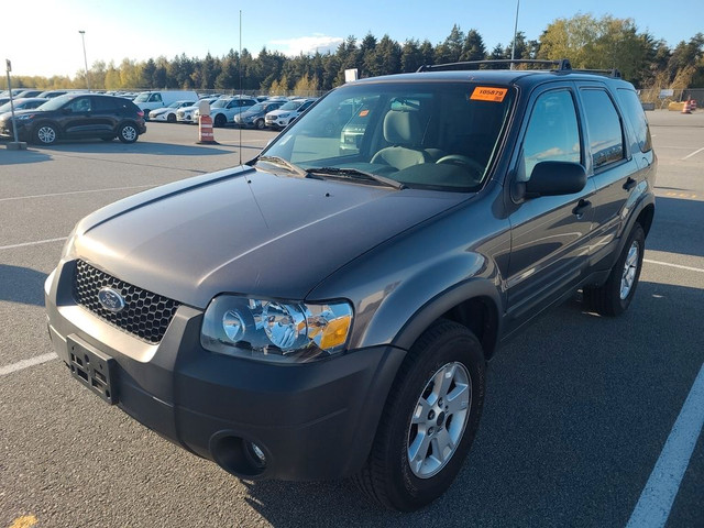  2005 Ford Escape 4dr XLT Auto FWD CLOTH LOADED ONLY 86K! in Cars & Trucks in Saskatoon
