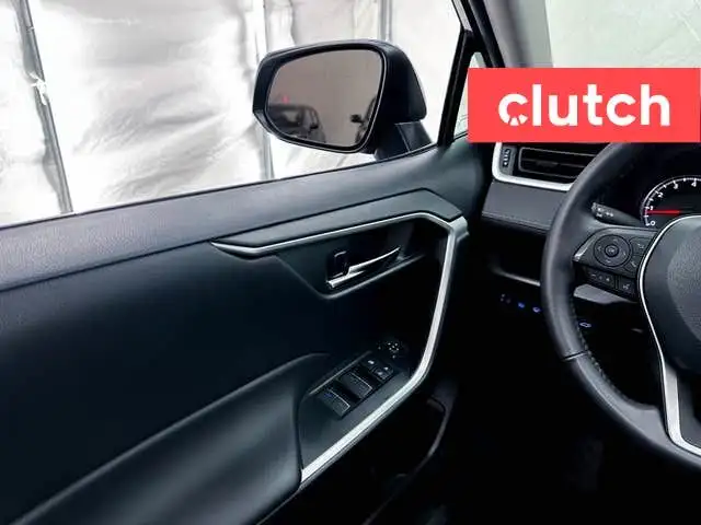 2022 Toyota RAV4 XLE AWD w/ Apple CarPlay, Heated Front Seats, R dans Autos et camions dans Ville de Toronto - Image 23