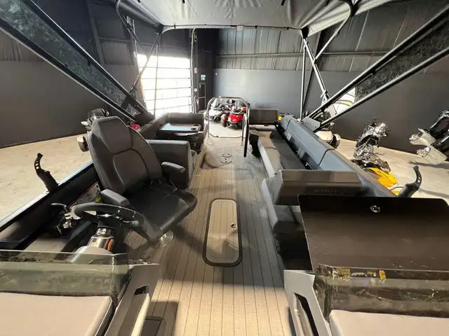 2024 Manitou Explore 24 Switchback With Trifold Bench Single En in Powerboats & Motorboats in Saskatoon - Image 9