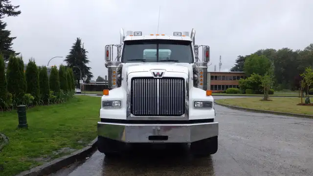 2019 Western Star 4900 SB Cummins X15 Eaton 18 Speed in Heavy Trucks in Delta/Surrey/Langley - Image 4