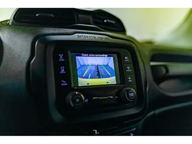 2015 Jeep Renegade 4x4 Trailhawk Leather BCam dans Autos et camions dans Grande Prairie - Image 16