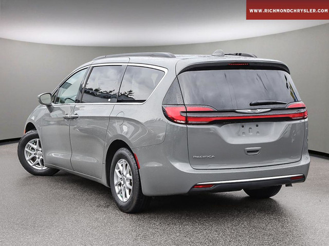 2022 Chrysler Pacifica Touring L in Cars & Trucks in Richmond - Image 4