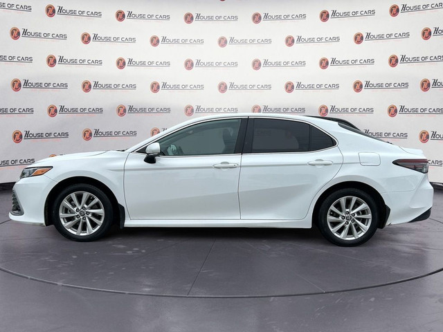 2023 Toyota Camry Hybrid LE / Heated Seats / Back up camera in Cars & Trucks in Calgary - Image 2