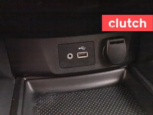 2019 Nissan Rogue S w/ Apple CarPlay & Android Auto, Rearview Ca dans Autos et camions dans Ottawa - Image 36