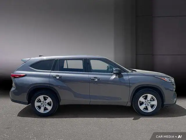 2022 Toyota Highlander LE | V6 Power | 8-Passenger Seating dans Autos et camions dans Cambridge - Image 8