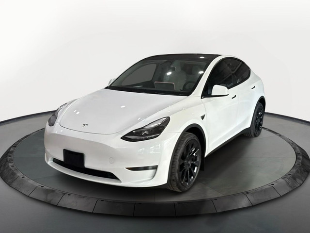 Tesla Model Y 2023 in Cars & Trucks in Markham / York Region