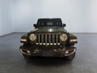 Preparez-vous a dominer la route et les sentiers avec ce Jeep Wrangler Sahara 2023 au look audacieux... (image 1)