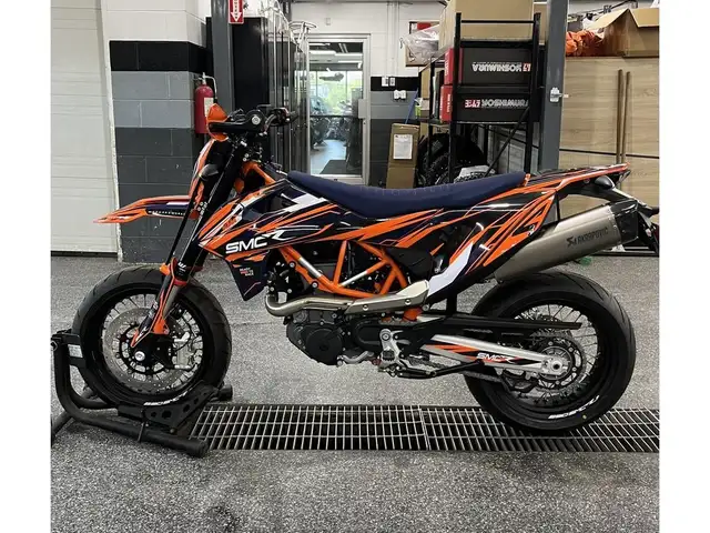 2024 KTM 690 SMC R in Sport Touring in Granby - Image 4