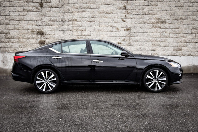 2022 Nissan Altima Platinum • SUNROOF • HEATED LEATHER • 360 CAM in Cars & Trucks in Kingston - Image 2