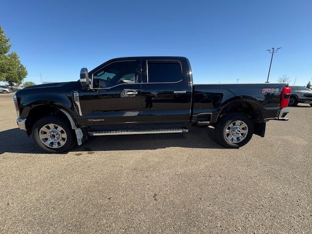 2023 Ford Super Duty F-350 SRW LARIAT in Cars & Trucks in Medicine Hat - Image 2