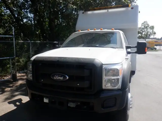 2012 ford F-550 Cube Van Crew Cab Dually 4WD in Heavy Trucks in Richmond - Image 9
