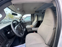 V6, swing out door (60/40), extended wheel base, back up camera, auxilary lighting, rear door glass,... (image 9)
