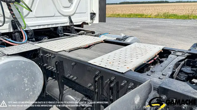 2017 FREIGHTLINER CASCADIA CA113DC DAY CAB in Heavy Trucks in Chilliwack - Image 9