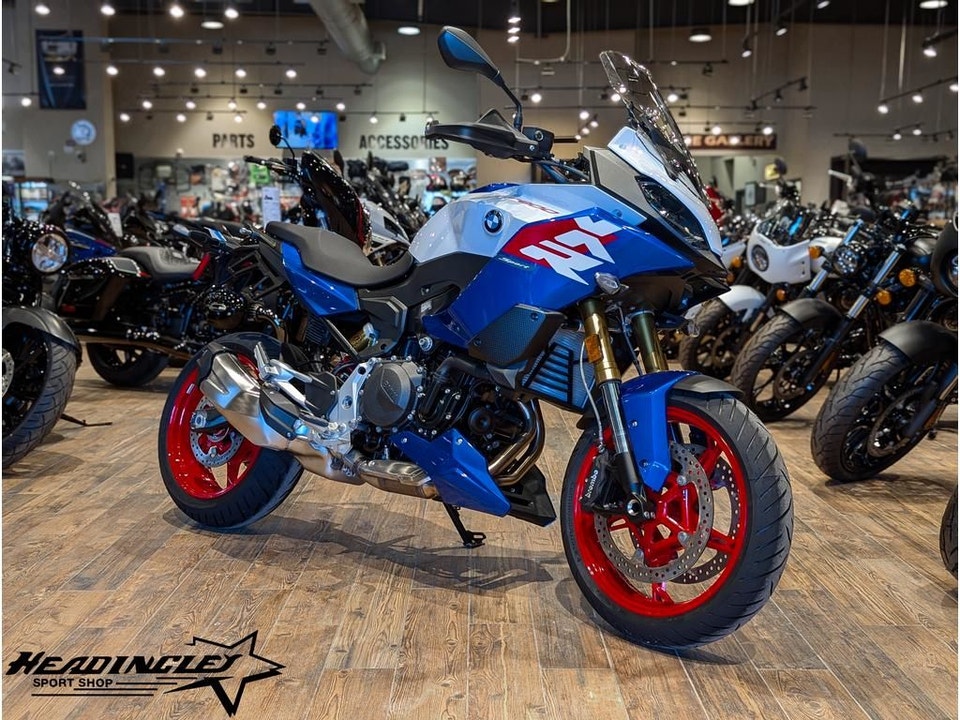 2025 BMW F 900 XR // Light White/Racing Blue/Racing Red | Sport Bikes ...