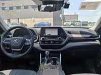 Check out this certified 2023 Toyota Highlander Hybrid XLE Bronze Edition | Adaptive Cruise | Sunroo... (image 4)