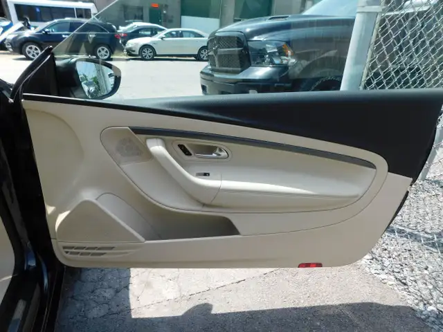 Volkswagen Eos Highline Cuir, Mags GPS Détecteurs Pare Choc Arr  in Cars & Trucks in City of Montréal - Image 23