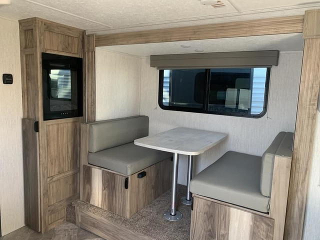 2022 Palomino PaloMini Lite 189BHS Regular Price $43036 Reduced in Travel Trailers & Campers in Charlottetown - Image 4