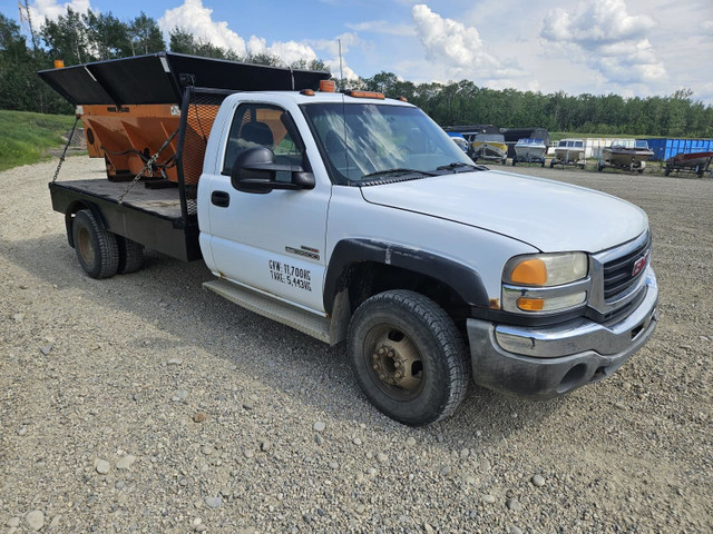 2004 GMC 3500 in Cars & Trucks in Edmonton - Image 2